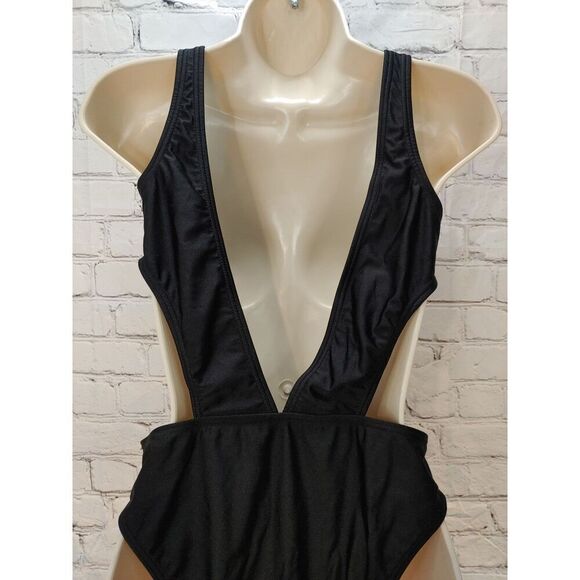 Fashion Nova Womens Size Large RUNS SMALL Size DEFECT Black 1 Piece Bathing Suit - Picture 2 of 7